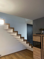 BUKOMA vinylové schody bez nosu - podlaha zákazníka